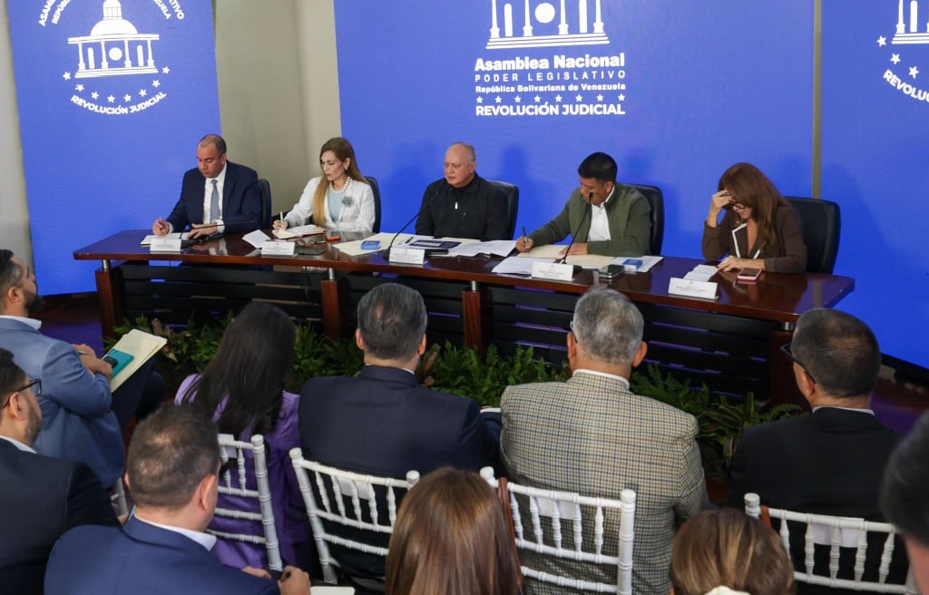 Ministro Cabello: Logramos reducir más del 40% de la población en los centros de detención