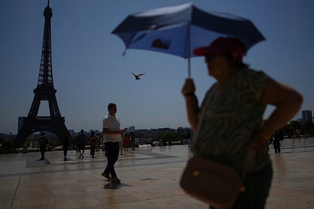 Fuerte ola de calor en Francia provoca cancelaciones y cerca de 40 ahogamientos