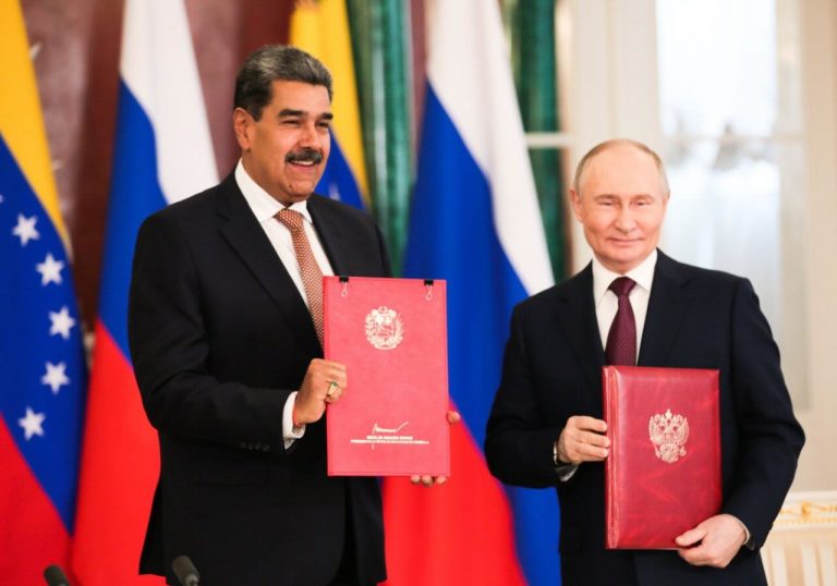 Venezuela y Rusia firman acuerdo de cooperación y asociación estratégica por 10 años