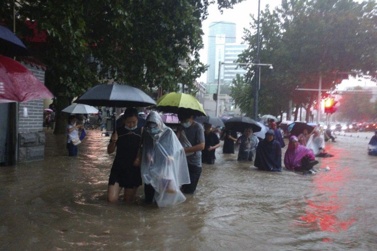 Más de 7.200 evacuados y al menos dos muertos dejan las fuertes lluvias al suroeste de China