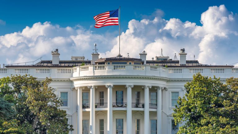 Casa Blanca destaca que conquistar el liderazgo en IA y en el espacio es crucial para Estados Unidos