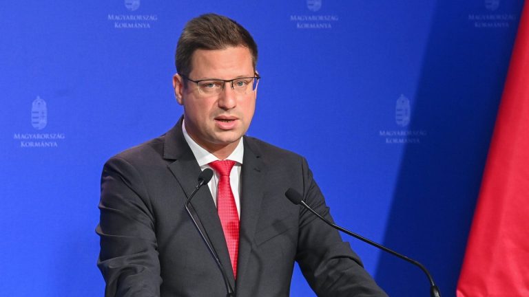 Hungría afirma que compra de armas para Ucrania forma parte de un trato comercial entre Estados Unidos y la Unión Europea