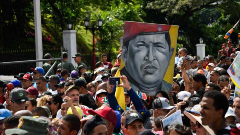 Caracas marcha este lunes por natalicio de Chávez y victoria electoral de Maduro