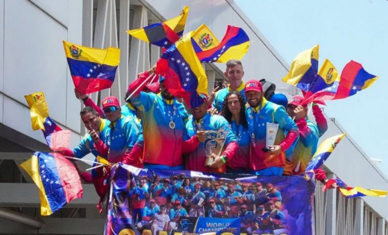 Venezuela recibe a su selección campeona del Mundial de Sóftbol ...