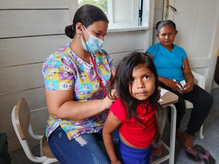Atención sanitaria llega a comunidades indígenas de la Guayana Esequiba mediante operativos especiales