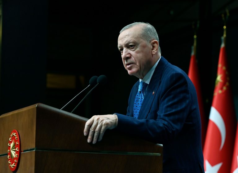 Erdogan manifiesta disposición de Turquía para albergar cumbre sobre Ucrania