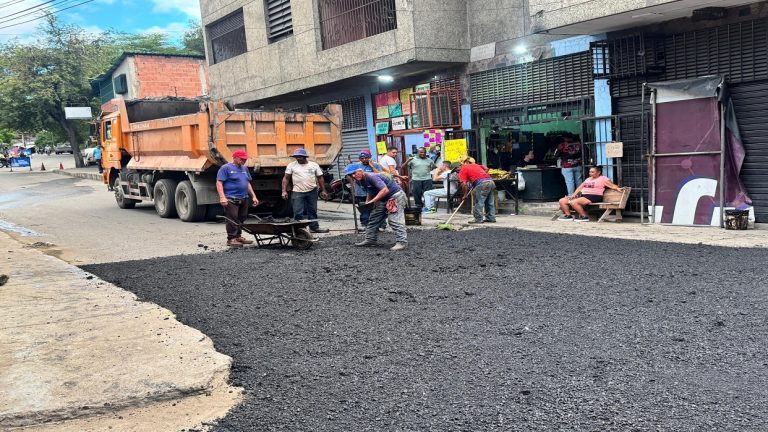 Antonio Galíndez resalta avances del Plan de Bacheo de Guarenas