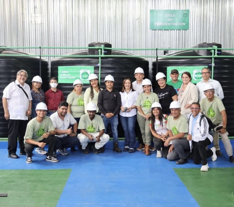 Ministra Godoy conoce iniciativa de biofertilizantes en Caracas