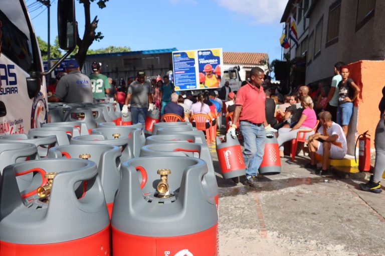 Comunas de Petare reciben nuevos cilindros de gas doméstico