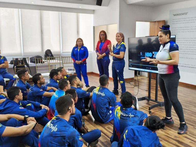 Taller psicológico fortalece confianza y enfoque en atletas con deficiencia auditiva