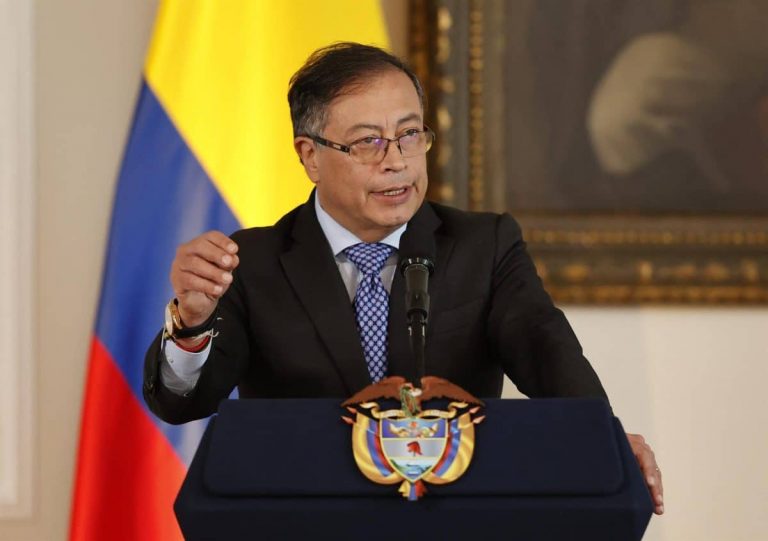 Ejecutivo colombiano firmará nuevo decreto para mantener aumento de 23,7% en salario mínimo