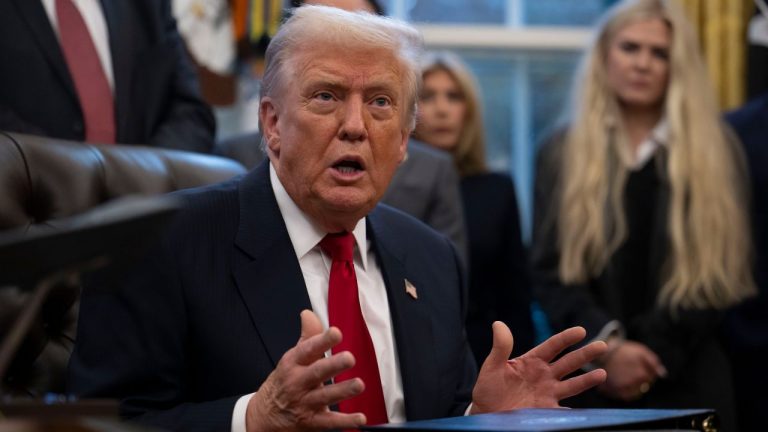 Trump exige a Europa priorizar el conflicto en Ucrania sobre Groenlandia