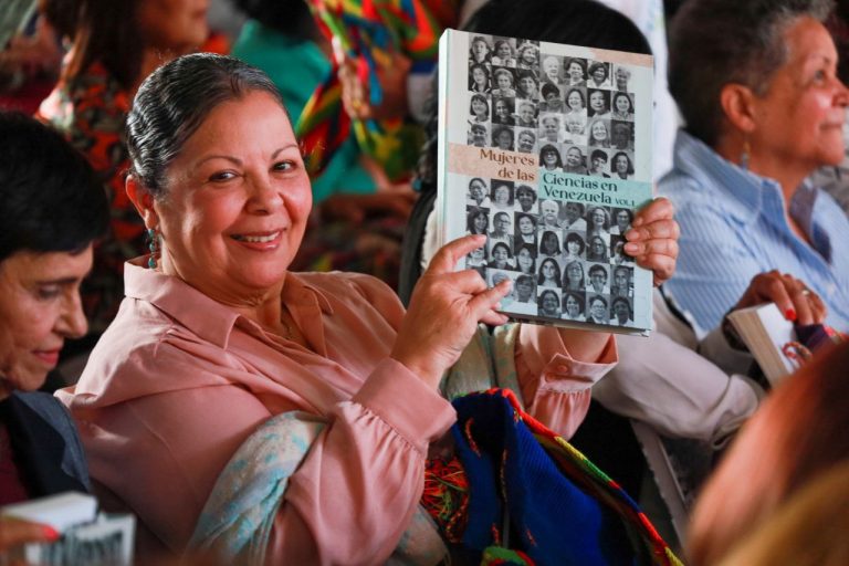 Presentan libro sobre mujeres de las ciencias en Venezuela en sede de Cantv