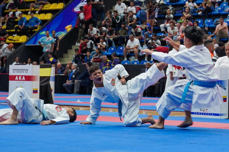 Dos karatecas zulianos aseguran cupos para Juegos Deportivos Nacionales