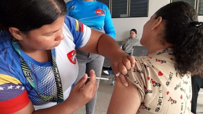 Plan de vacunación contra fiebre amarilla prioriza 22 parroquias en cuatro estados