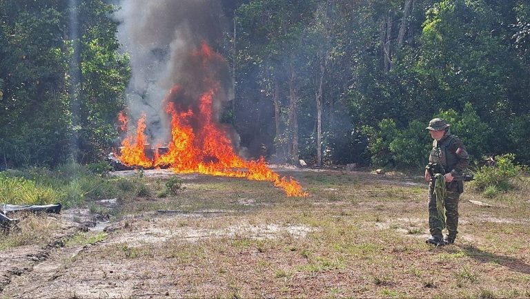 FANB destruye campamento de combustible utilizado por narcotraficantes en Amazonas