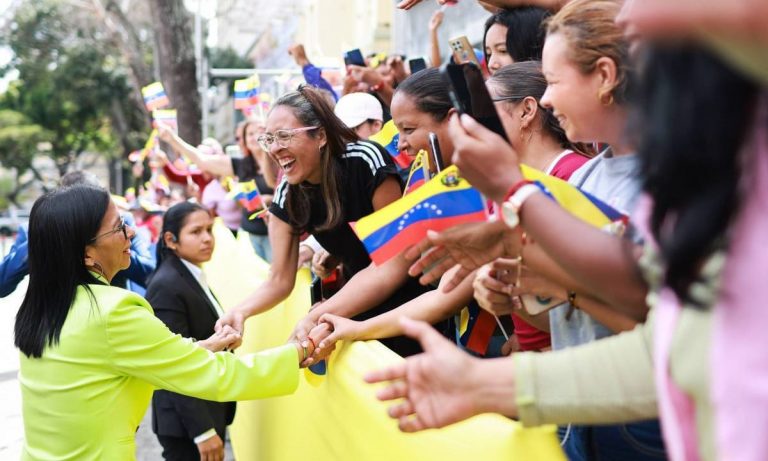 Presidenta encargada rinde homenaje a la mujer venezolana