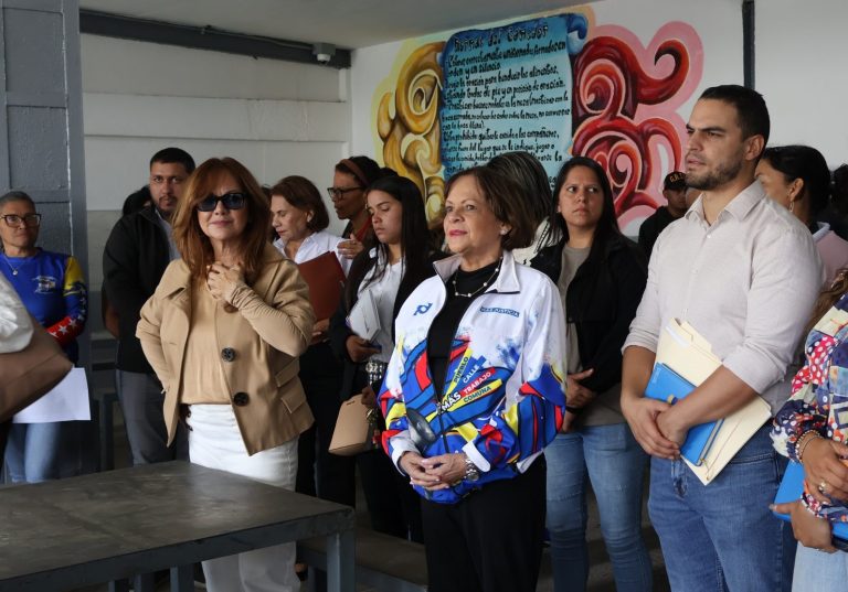 Defensora del Pueblo verifica situación jurídica de adolescentes en la entidad de atención Ciudad Caracas