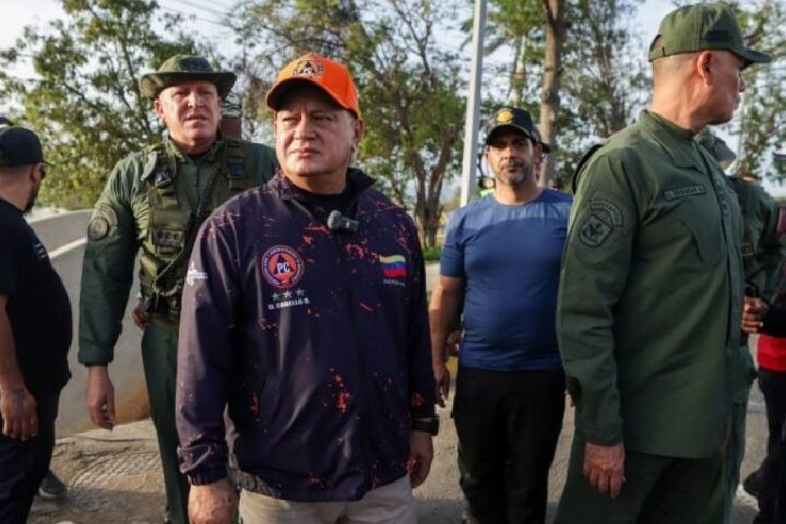 Ministro Cabello anuncia restricción del paso a La Guaira a partir de las 8 de la noche