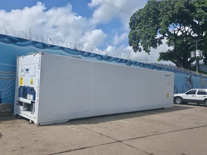 El equipo tiene 12,19 metros de largo y 2,89 de alto y funciona con un motor industrial Carrier PrimeLINE para cargas pesadas.