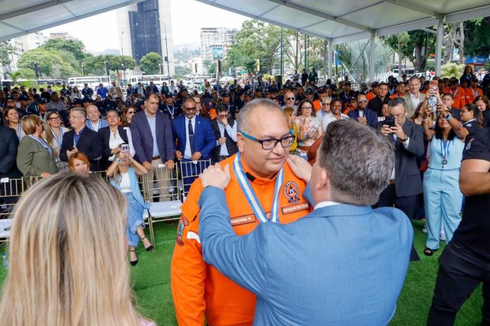 Chacao condecora a 800 funcionarios por atención durante emergencia por sismos