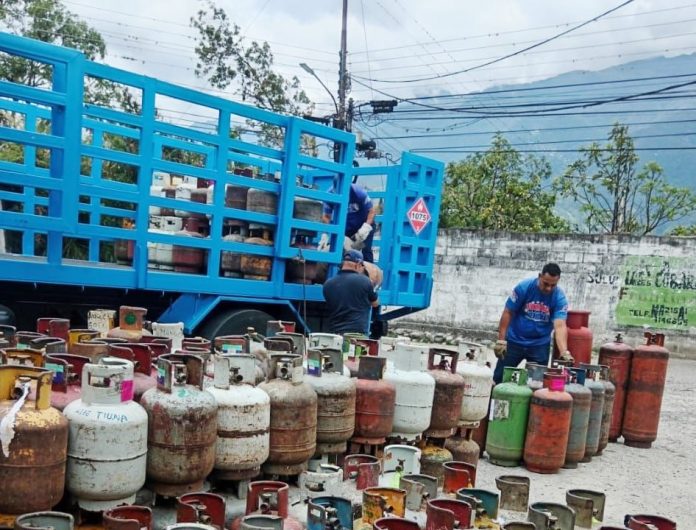 Suministro de combustible doméstico en comunidades de 19 municipios.