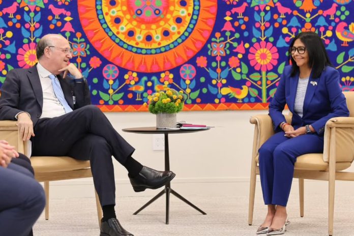 Presidenta Rodríguez se reúne con representantes del Banco Interamericano de Desarrollo