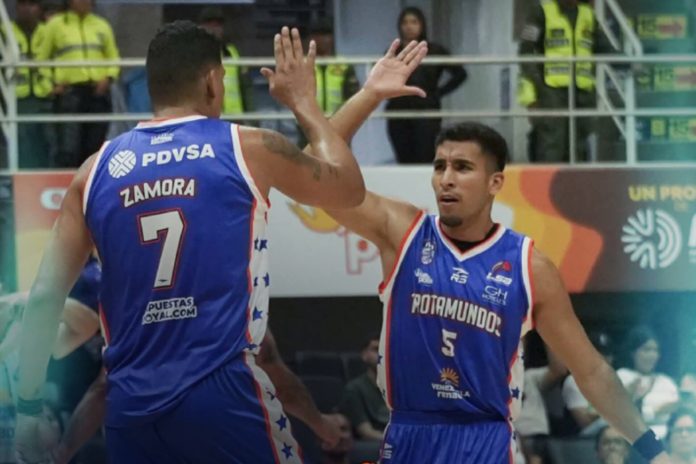 Trotamundos de Carabobo vence a Cocodrilos de Caracas en la Liga Superior de Baloncesto