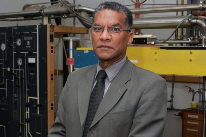 Físico venezolano Ismardo Bonalde recibe premio internacional en Japón