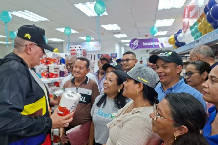 El ministro de Alimentación, Carlos Leal Tellería, acompañó la reinauguración de los abastos desde el estado Portuguesa