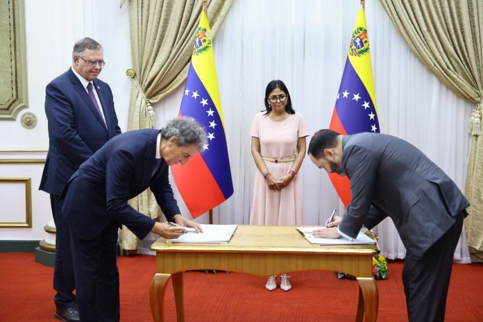 Delcy Rodríguez encabeza firma de memorando de entendimiento entre PDVSA y TotalEnergies