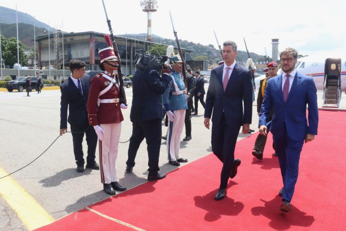 El mandatario de Paraguay, Santiago Peña, llegó este sábado a Venezuela
