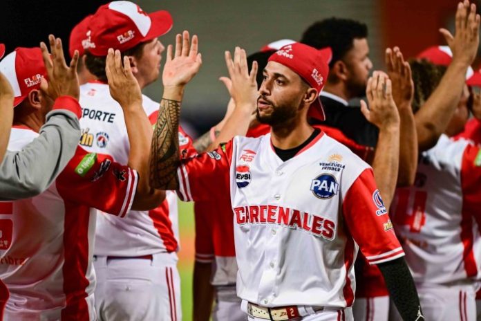 Cardenales derrota 14-7 a Águilas del Zulia con ofensiva de 20 inatrapables