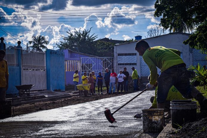 Alcaldía de San Juan de los Morros lleva a cabo pavimentación en Terrazas del Guafal