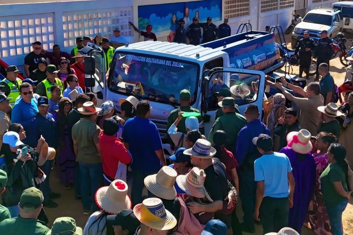 Comunidad de la Alta Guajira recibe camiones cisternas y contará con planta desalinizadora