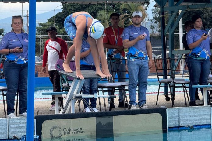 Evalúan biotipo y morfología de atletas de natación en los Juegos Comunales 2026