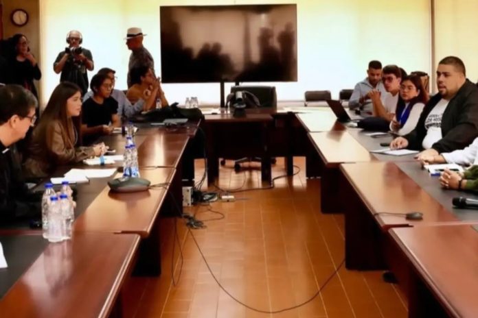 Ministerio de Educación Universitaria sostiene encuentro con federaciones estudiantiles en la UCAB