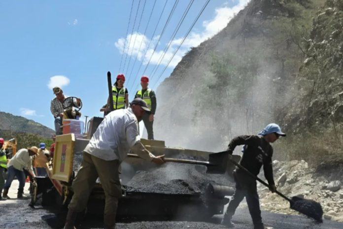 Recuperan tramo de carretera Trasandina en parroquia Cacute del municipio Rangel de Mérida