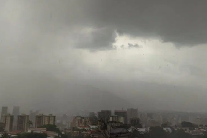 Inameh pronostica lluvias y actividad eléctrica en varias regiones del país