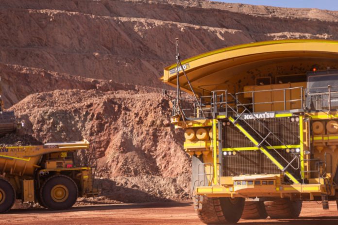 En Chile inician huelga indefinida más de 700 trabajadores de minera de cobre
