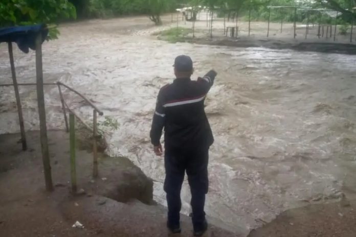 Protección Civil monitorea río Las Mayitas tras lluvias en el estado Lara