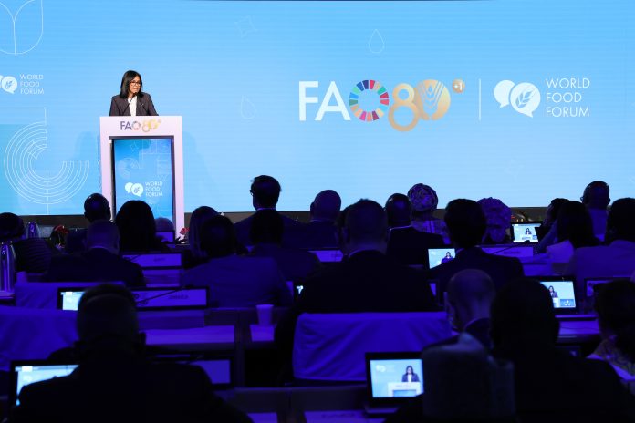 Presidente Rodríguez pide ante la FAO mantener la alimentación al margen de la política