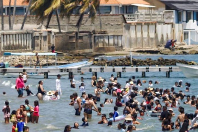Playas de Chichiriviche registran alta afluencia de visitantes