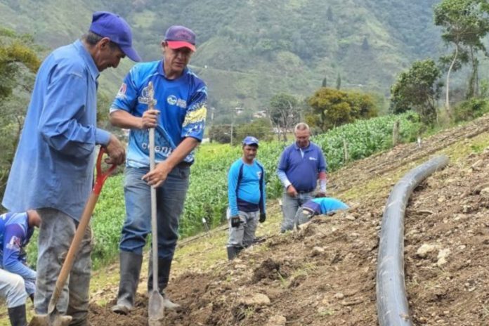 Hidroven y Alcaldía reparan acueducto afectado por derrumbes en parroquia Arias de Mérida