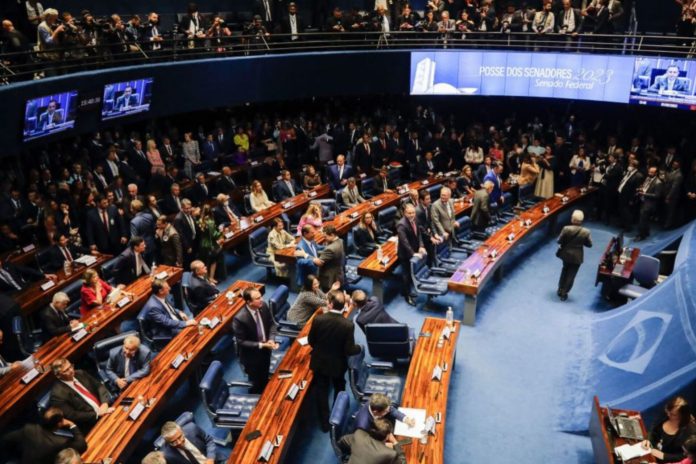 Brasil promulga la reforma constitucional que reduce la jornada a 40 horas semanales