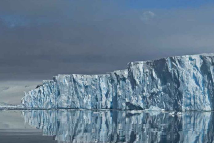 Científicos alertan que deshielo de glaciar aumentará 65 centímetros el nivel del mar