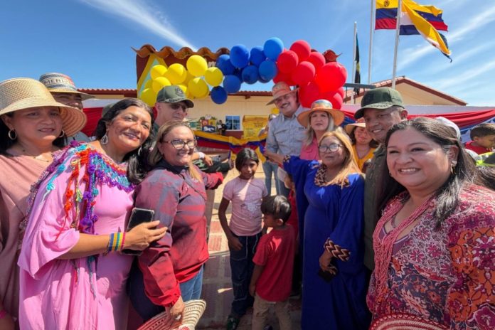 Gobernador del Zulia entrega renovados y dotados dos planteles educativos en la Alta Guajira