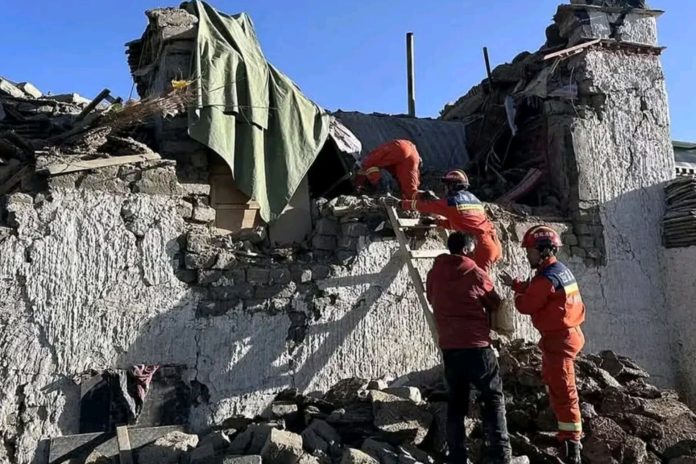 Despliegan 2.500 rescatistas en las zonas afectadas por el terremoto de magnitud 7.0 en China