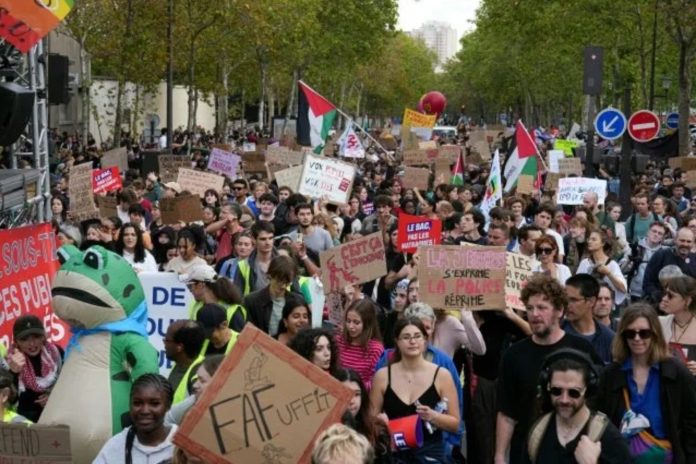 Sindicatos franceses mantienen ruta de protesta en París pese a cambio de la prefectura