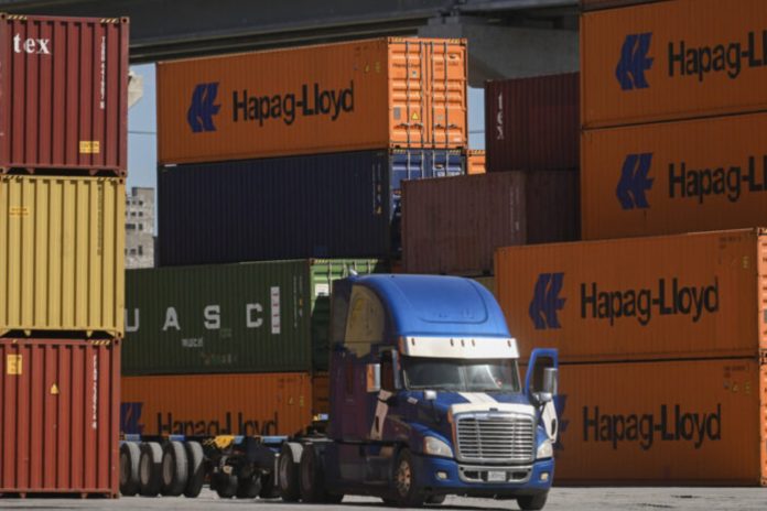 EE.UU. ajusta su lista de los productos importados de Canadá que pagarán el impuesto de 50%